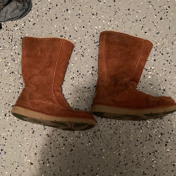 Uggs - Picture 1 of 5